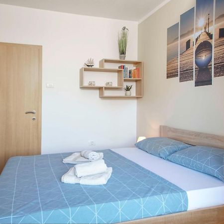 Apartmaji Pri Bosi Nogi Izola Exteriör bild