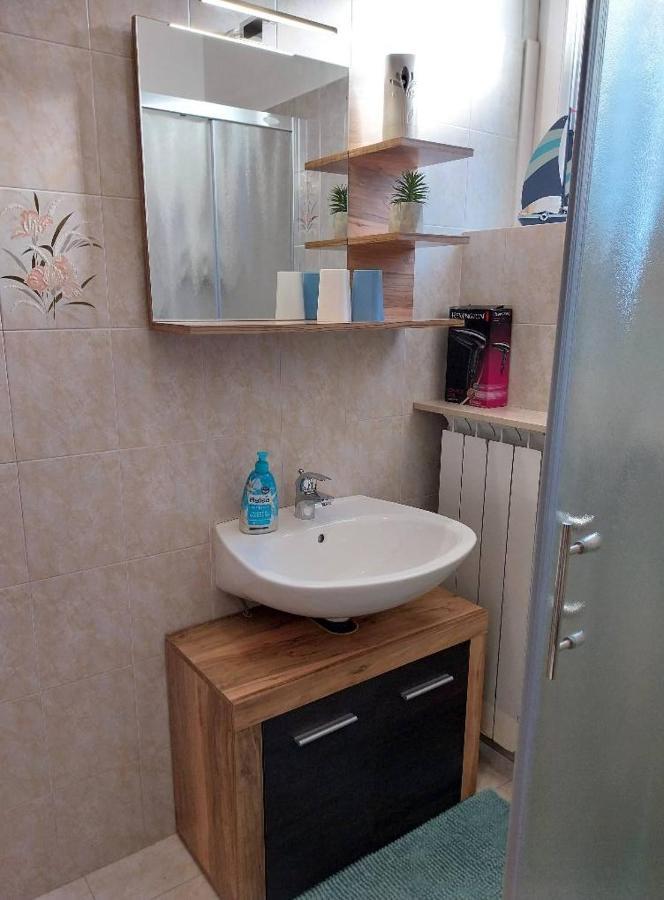 Apartmaji Pri Bosi Nogi Izola Exteriör bild