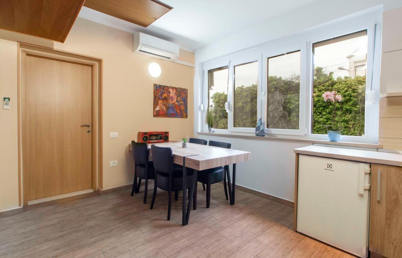 Apartmaji Pri Bosi Nogi Izola Exteriör bild