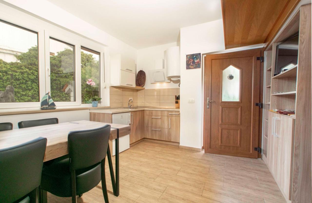 Apartmaji Pri Bosi Nogi Izola Exteriör bild