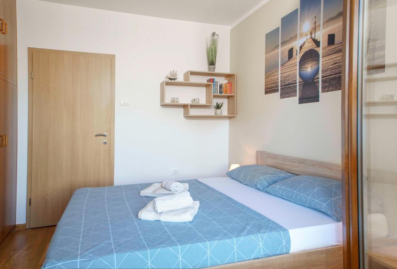 Apartmaji Pri Bosi Nogi Izola Exteriör bild