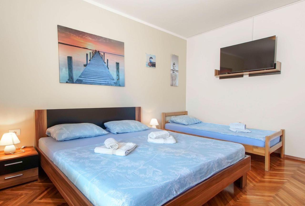Apartmaji Pri Bosi Nogi Izola Exteriör bild