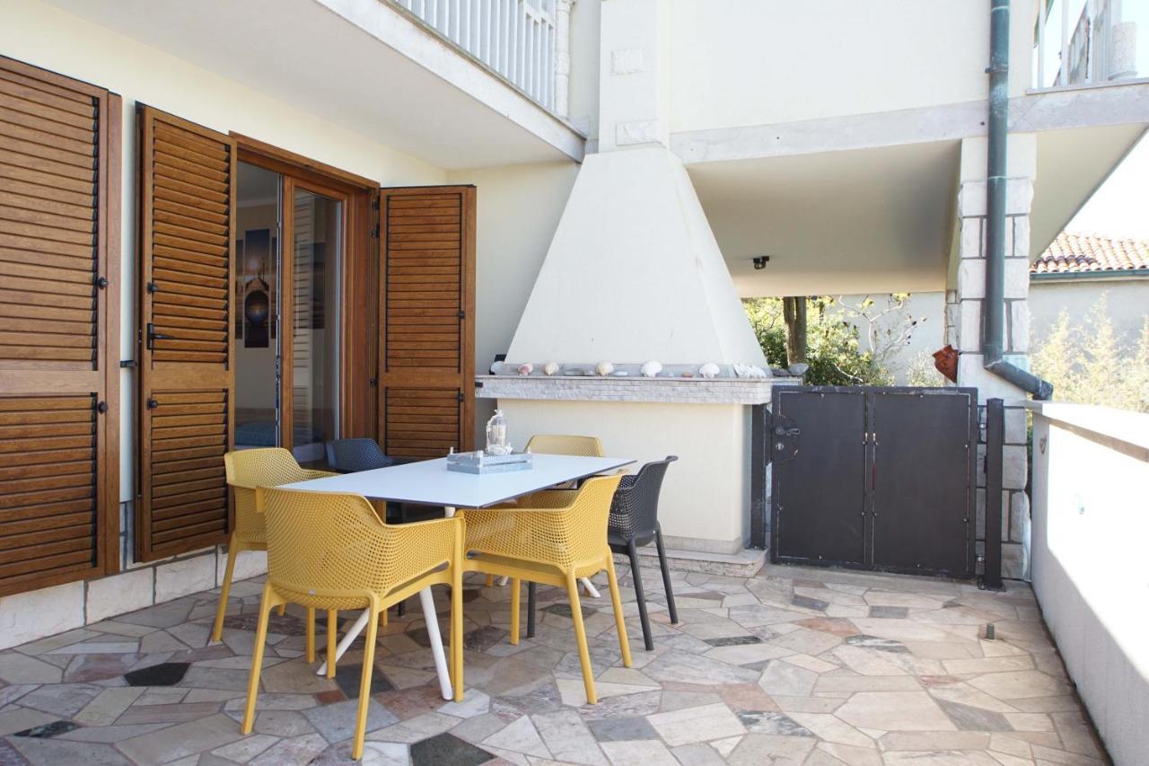 Apartmaji Pri Bosi Nogi Izola Exteriör bild